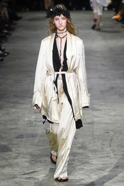 Look 14